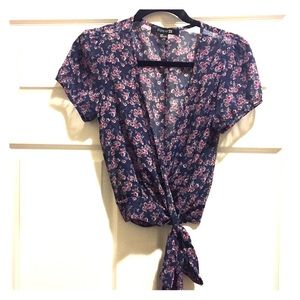 ❌SOLD ❌Floral Crop Wrap Top